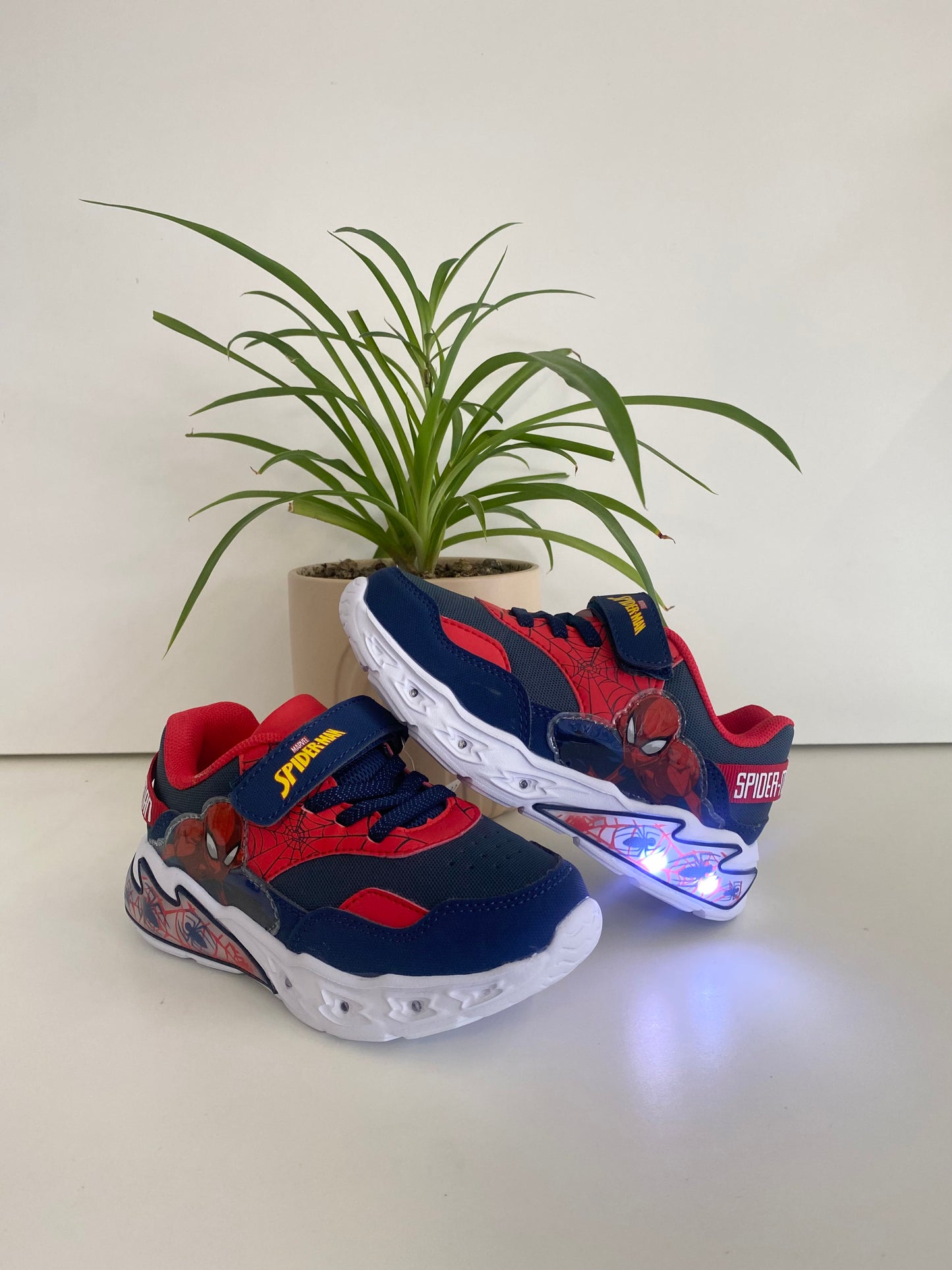 SNEAKER SPIDERMAN LUCI